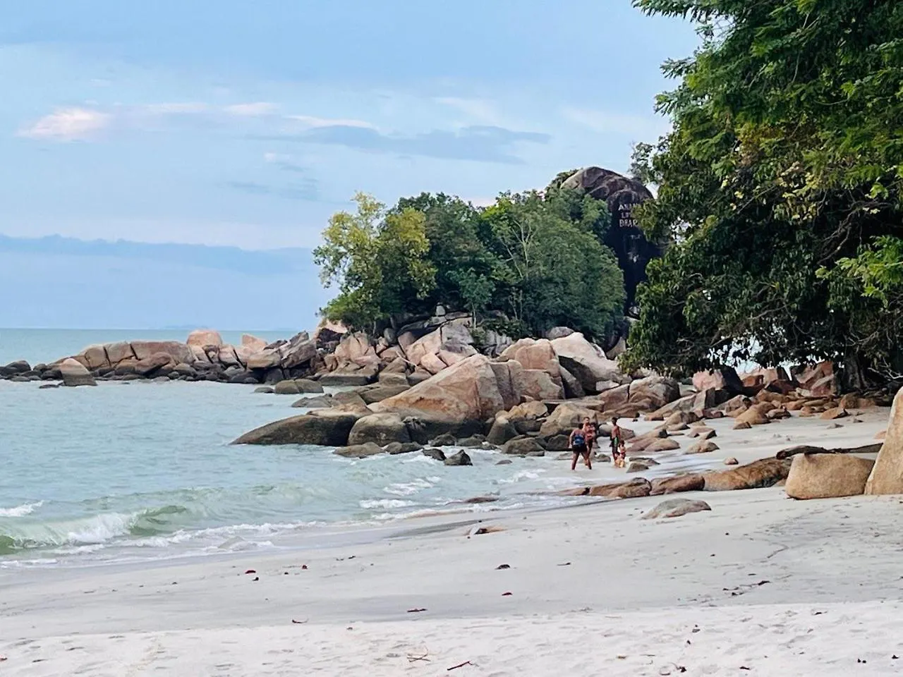 Beach-Front Mini-Chalet - Private Beach Access, Ktv, Seaview Pool, Bbq And Beyond! Tanjung Bungah  Casa vacanze
