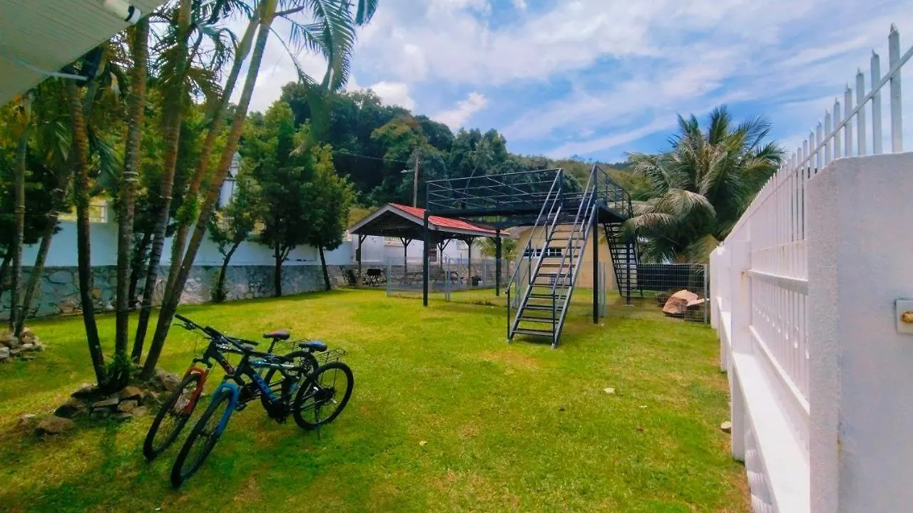 Casa vacanze Beach-Front Mini-Chalet - Private Beach Access, Ktv, Seaview Pool, Bbq And Beyond! Tanjung Bungah  Malesia